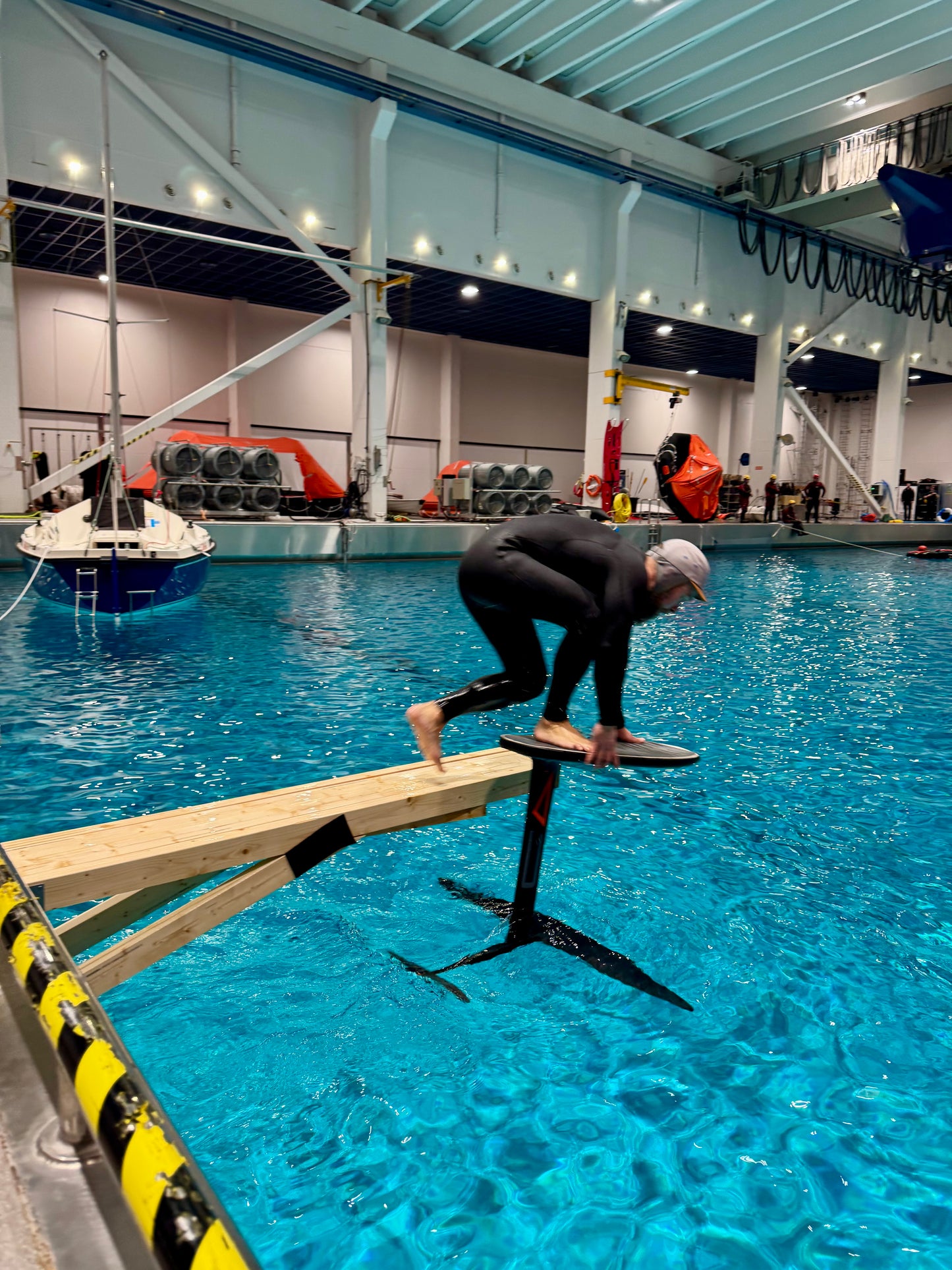 Foilaustreeni Meriturvan altaalla