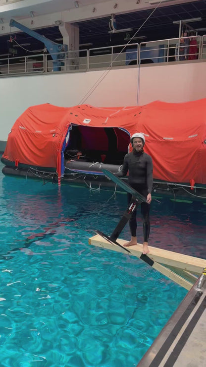 Foilaustreeni Meriturvan altaalla